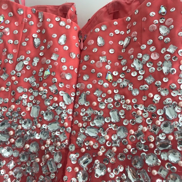 CORAL GRAD DRESS - Picture 4 of 5